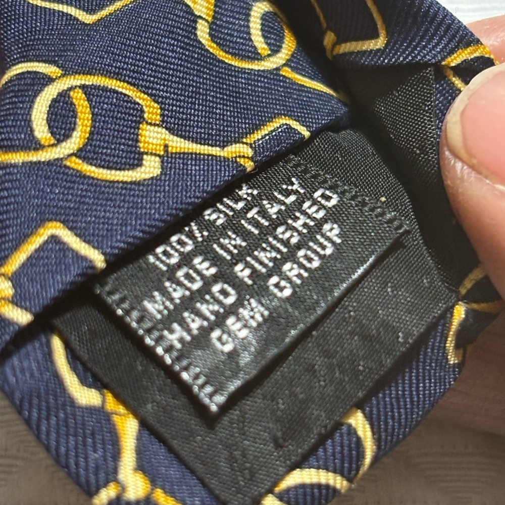 Gucci Red and Gold Chain Pattern Tie - Picture 4 of 10